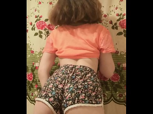 ❤️ Seksega juna bebo demetas sian pantalonon ĉe fotilo ️ Fikado ĉe ni ❤